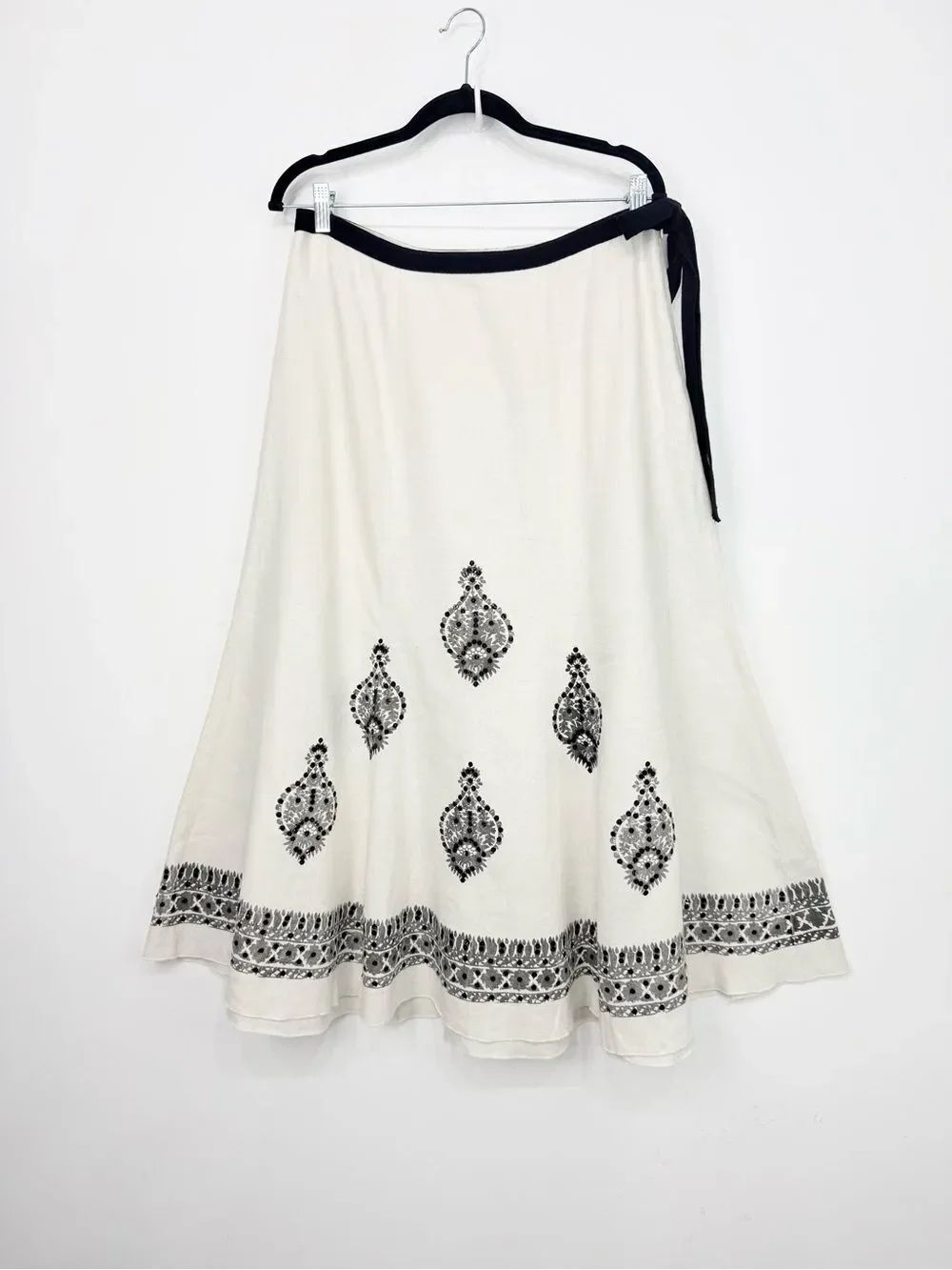 Karen Kane Cream Black 100% Linen A Line Tie Waist Sequin Ethnic Design Skirt